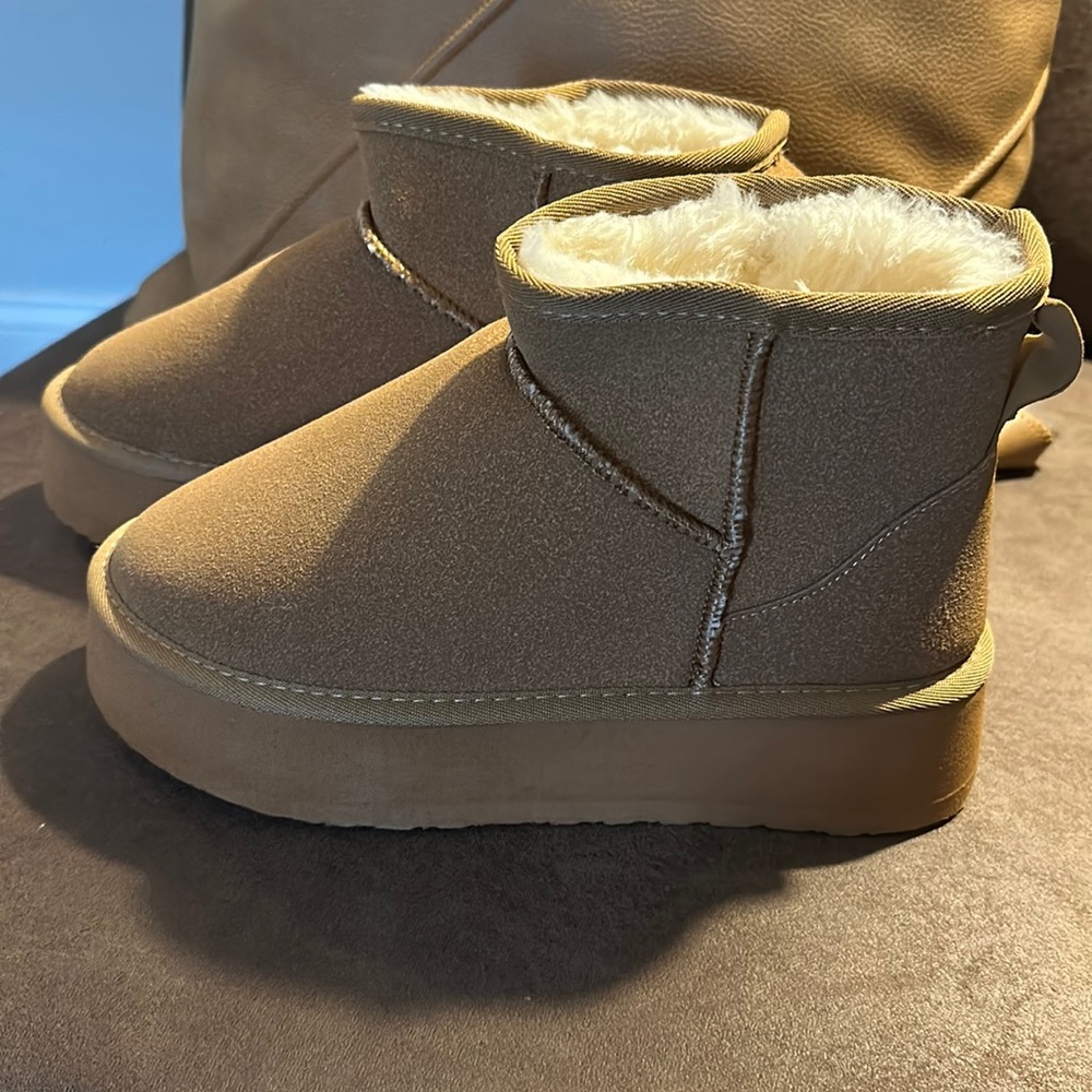 Miss Lola -Cozy Sunday platform boot in Chestnut; Size: 8